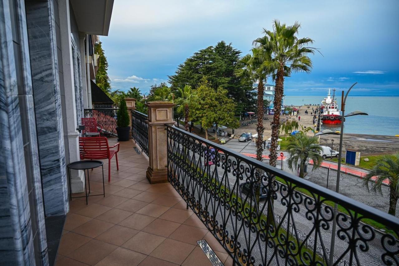 Hotel Retro Batumi Luaran gambar