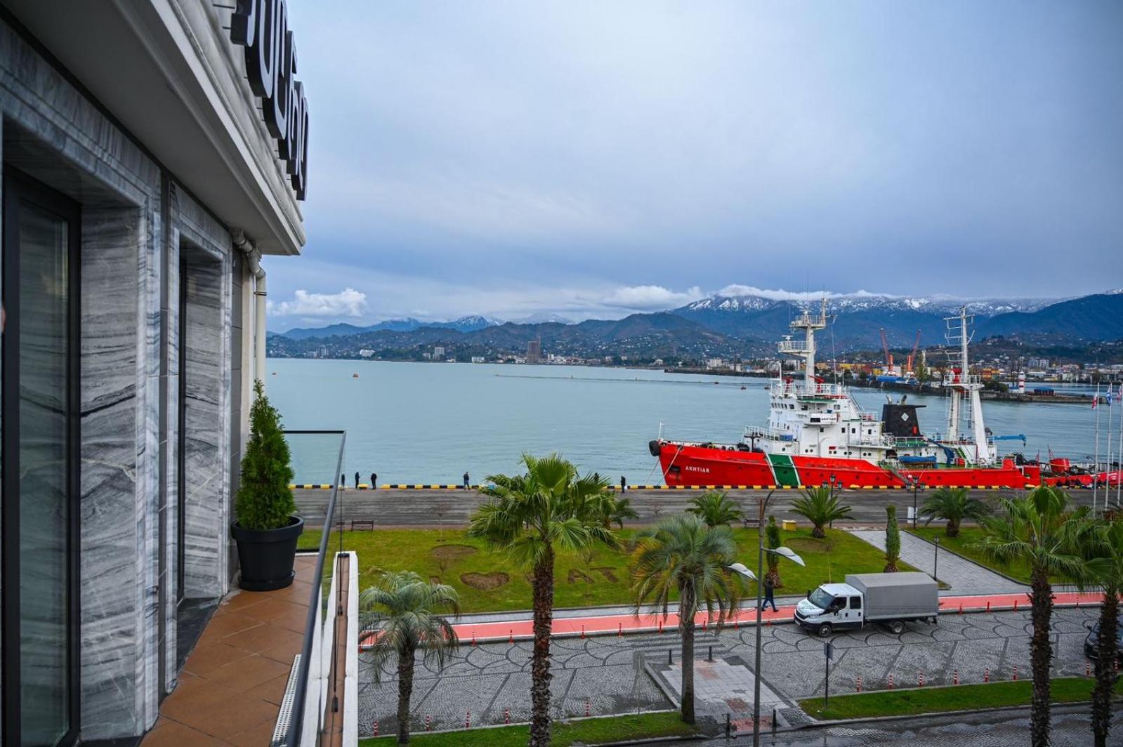 Hotel Retro Batumi Luaran gambar